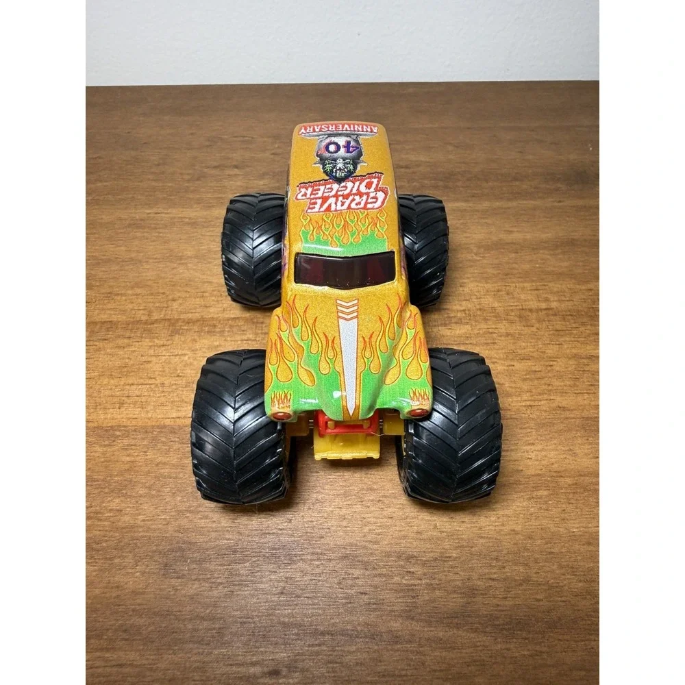 Spin Master Monster Jam Gold 40th Anniversary Exclusive Grave Digger
